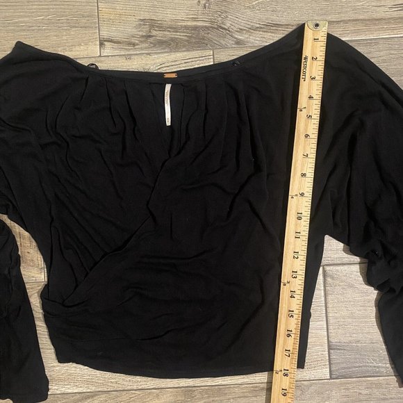 Free People Size Medium Last Time Keyhole Black Top Boho Oversized Sleeves - Picture 6 of 10